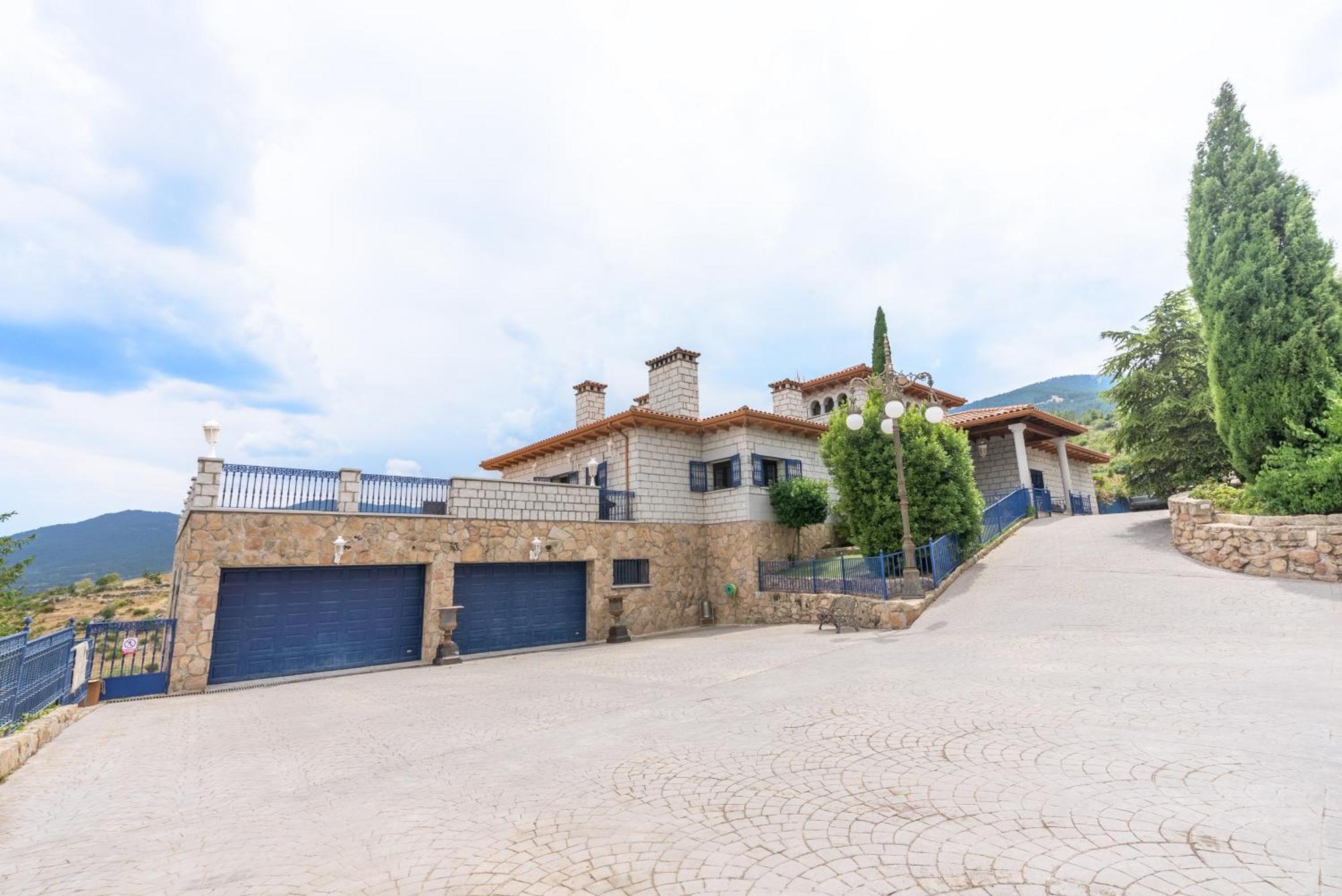 Mansion Con Jacuzzi A 40 Grados, Gran Piscina Y Padel Villa El Tiemblo Eksteriør billede
