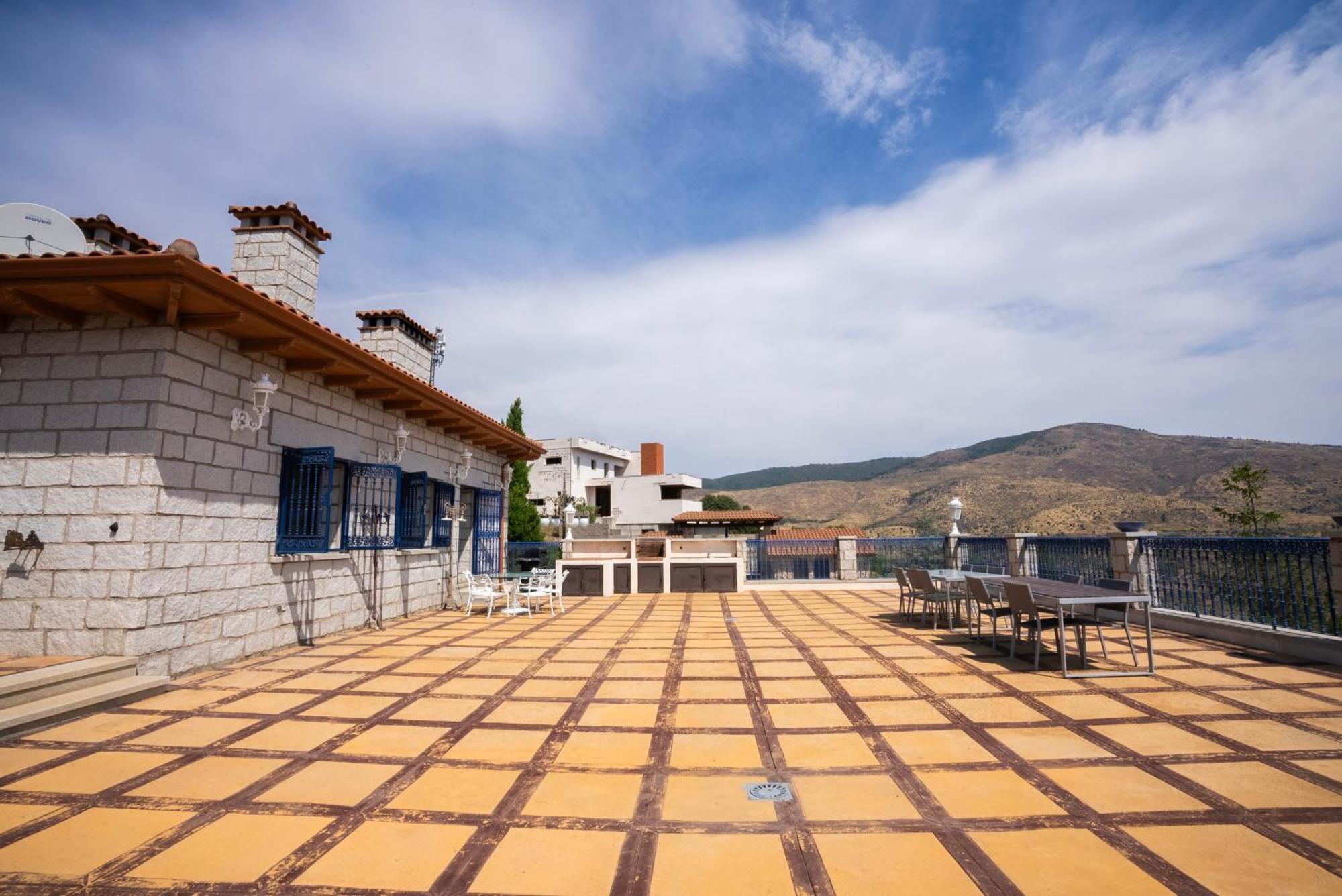 Mansion Con Jacuzzi A 40 Grados, Gran Piscina Y Padel Villa El Tiemblo Eksteriør billede