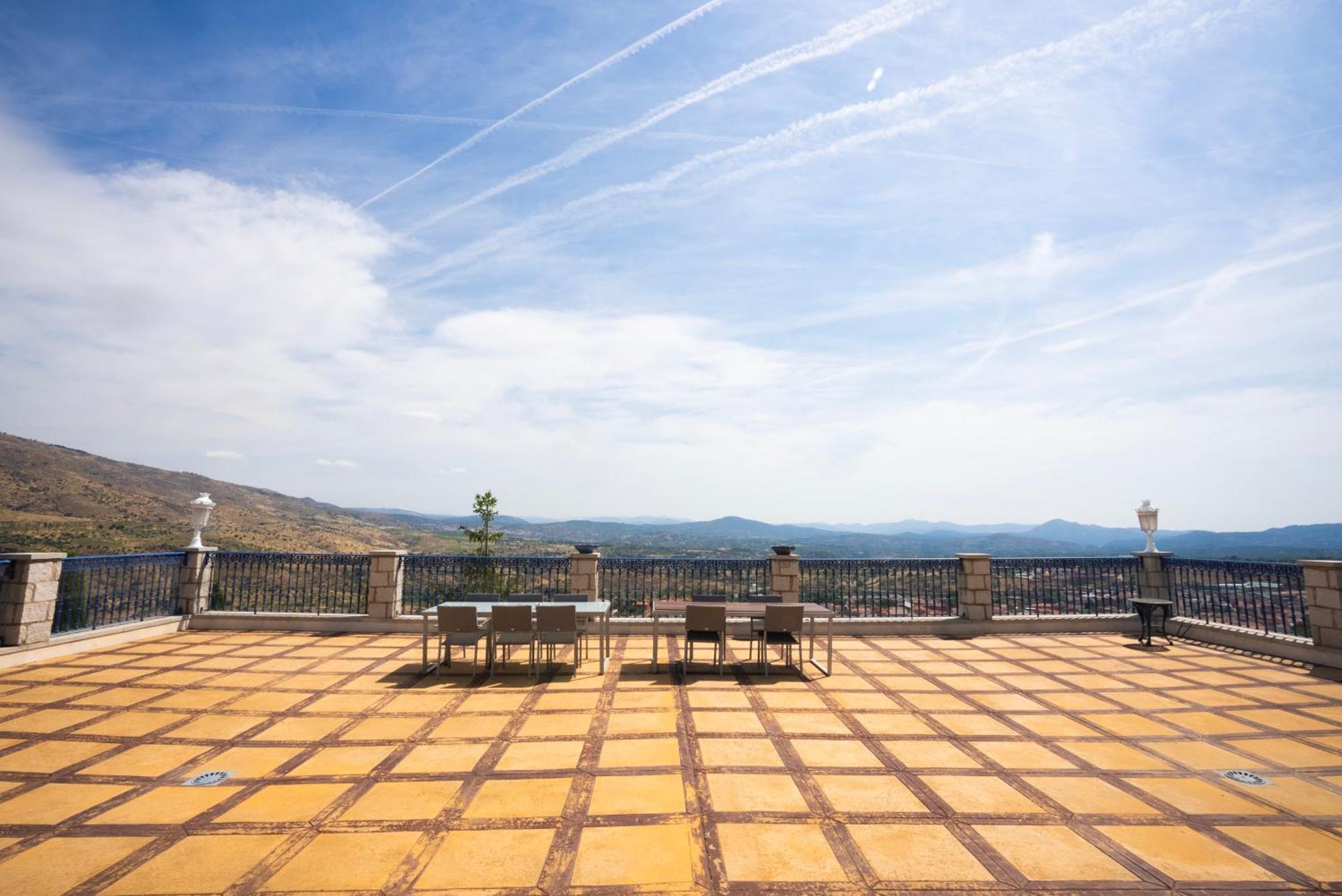 Mansion Con Jacuzzi A 40 Grados, Gran Piscina Y Padel Villa El Tiemblo Eksteriør billede