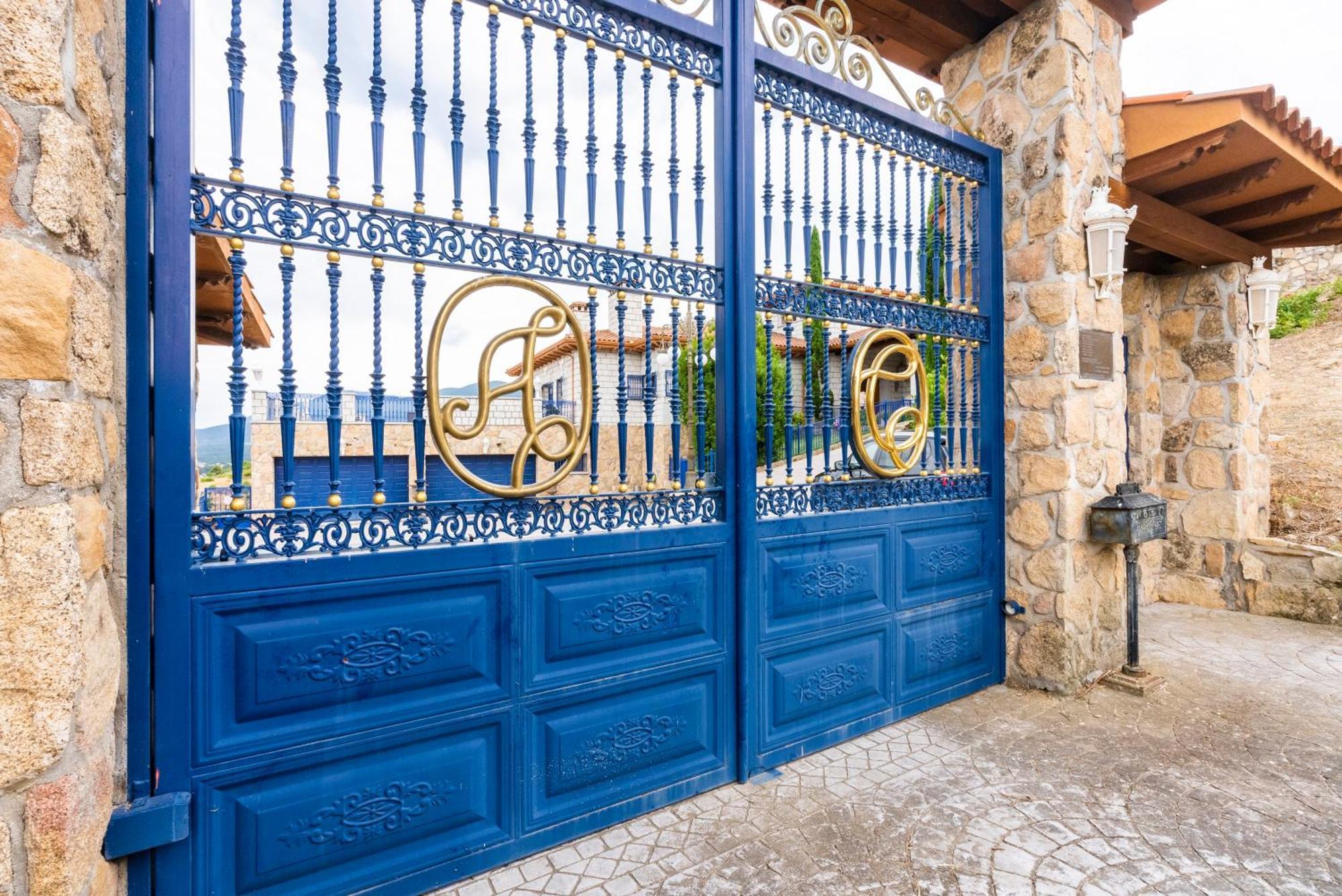 Mansion Con Jacuzzi A 40 Grados, Gran Piscina Y Padel Villa El Tiemblo Eksteriør billede