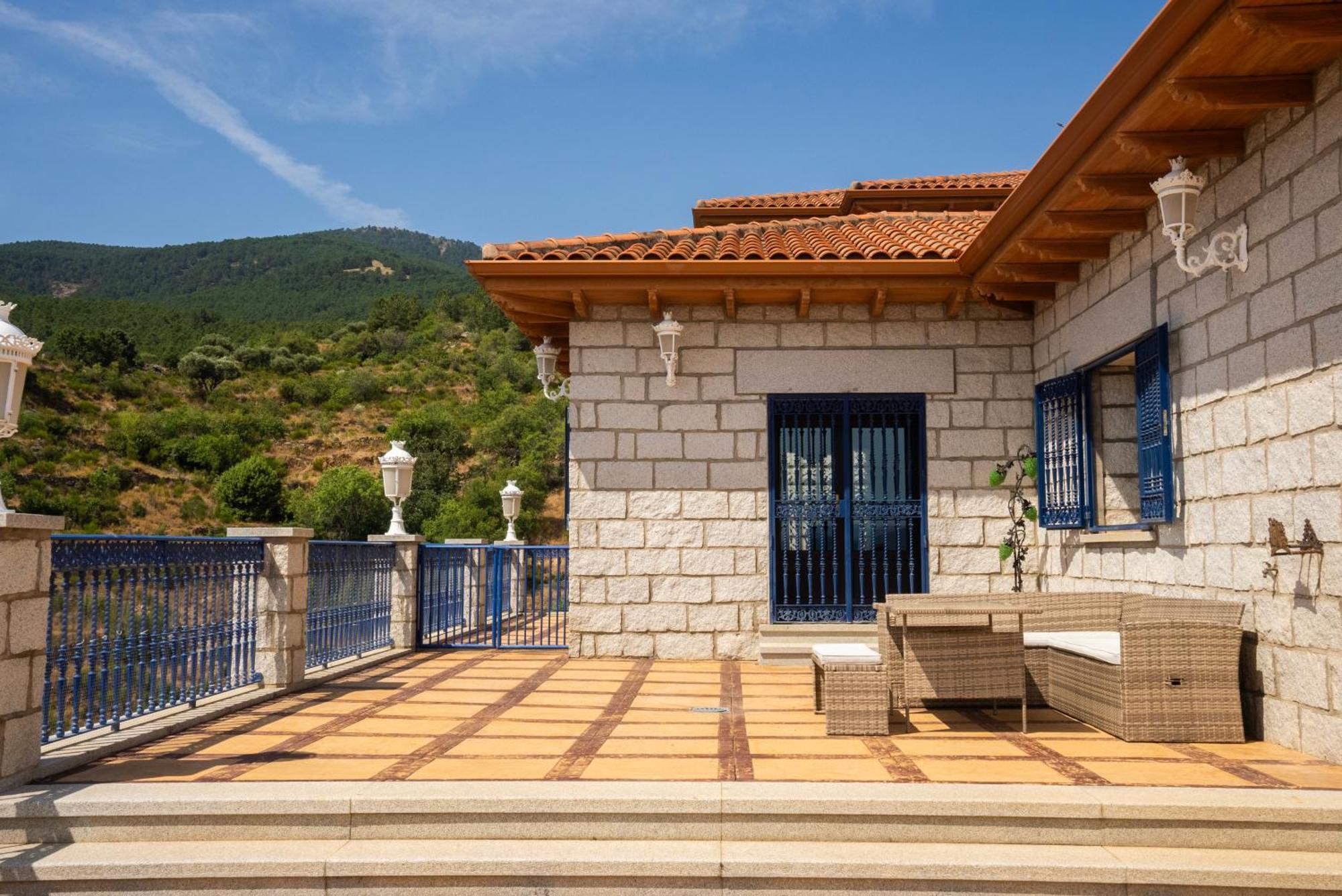 Mansion Con Jacuzzi A 40 Grados, Gran Piscina Y Padel Villa El Tiemblo Eksteriør billede