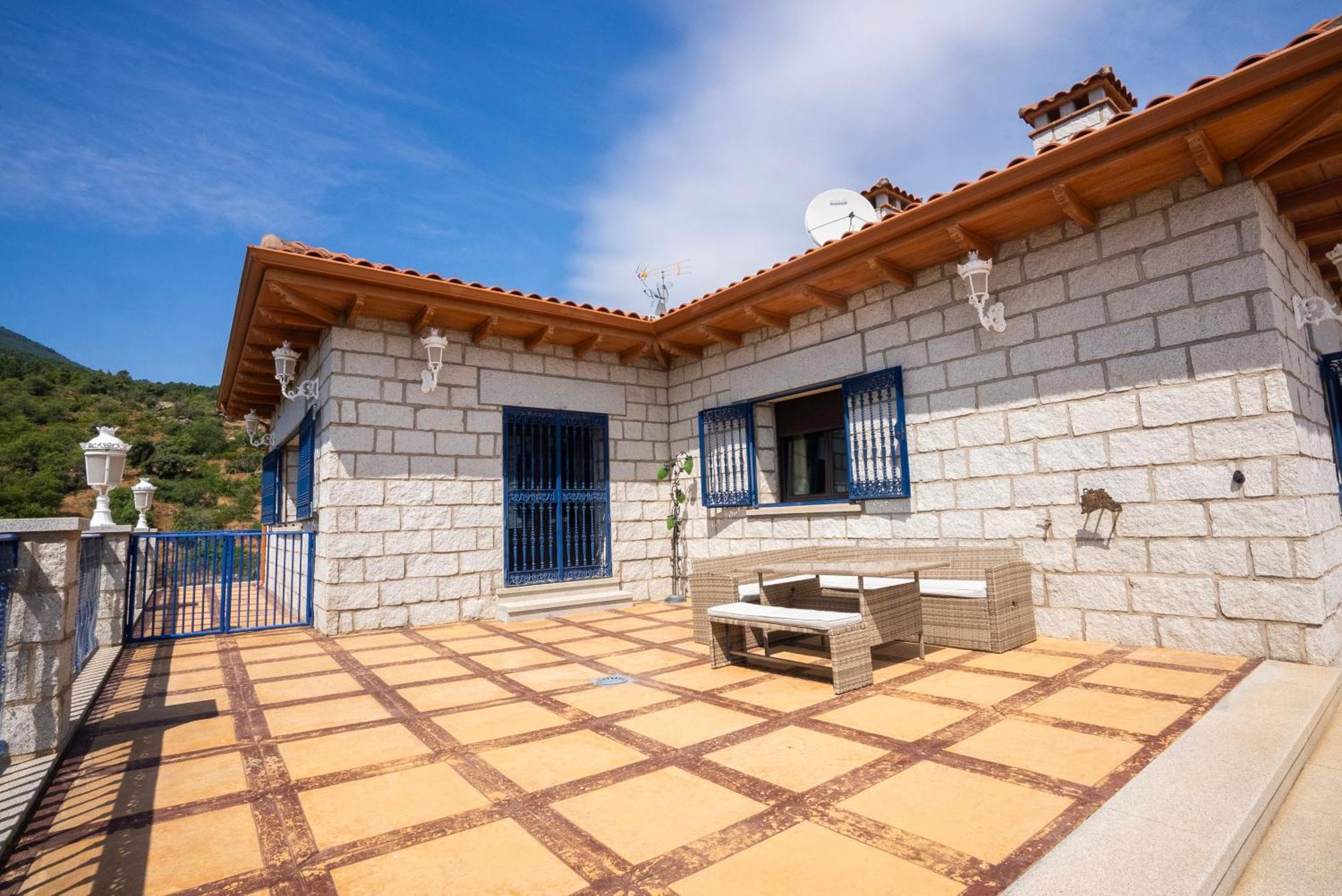Mansion Con Jacuzzi A 40 Grados, Gran Piscina Y Padel Villa El Tiemblo Eksteriør billede