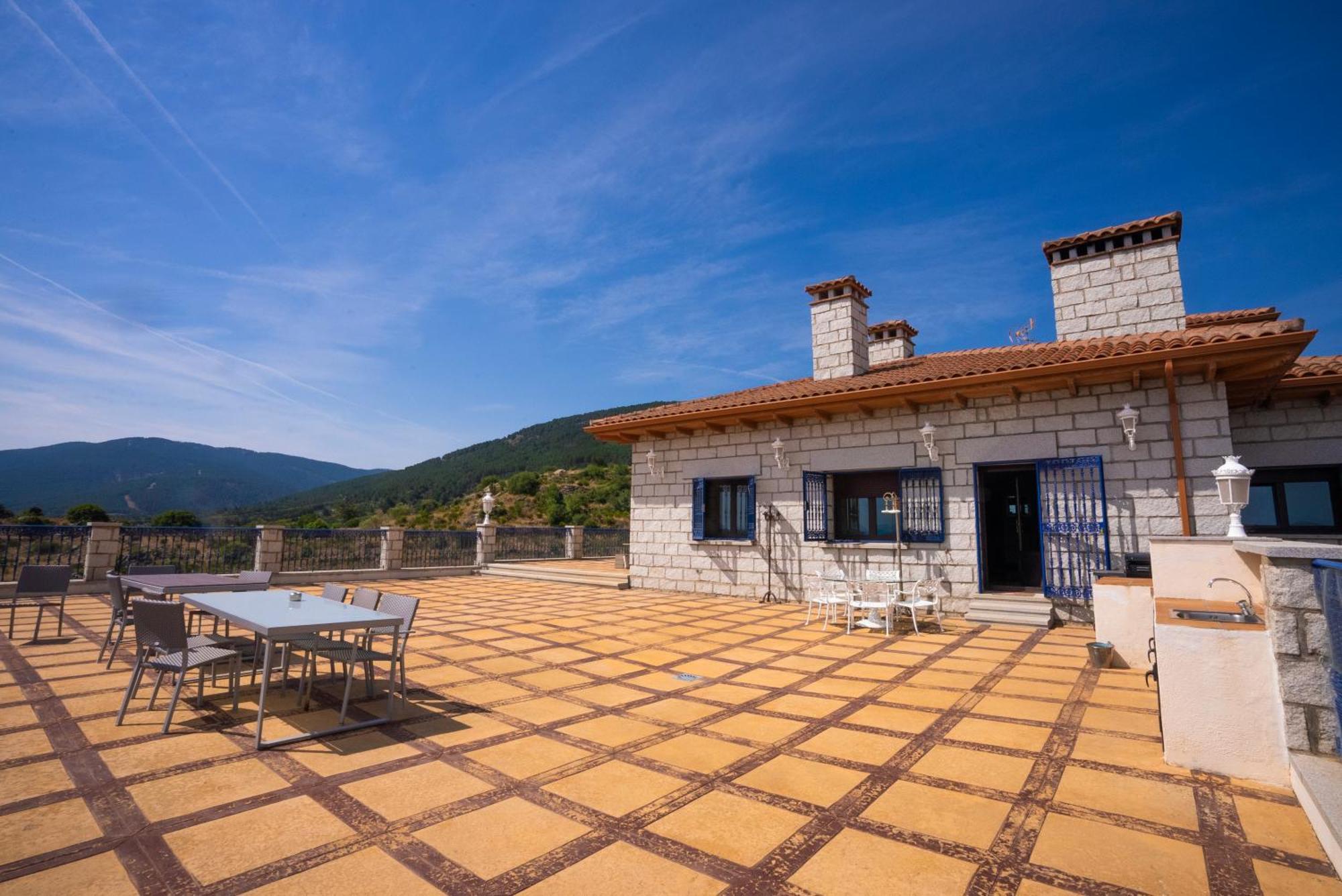 Mansion Con Jacuzzi A 40 Grados, Gran Piscina Y Padel Villa El Tiemblo Eksteriør billede