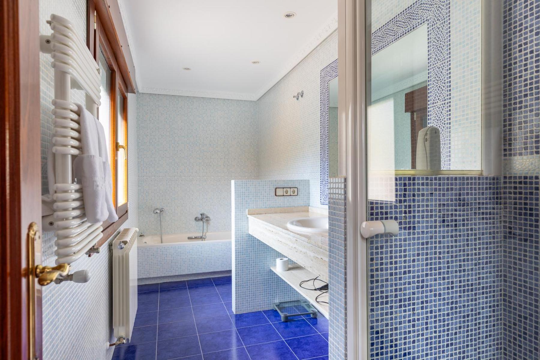 Mansion Con Jacuzzi A 40 Grados, Gran Piscina Y Padel Villa El Tiemblo Eksteriør billede