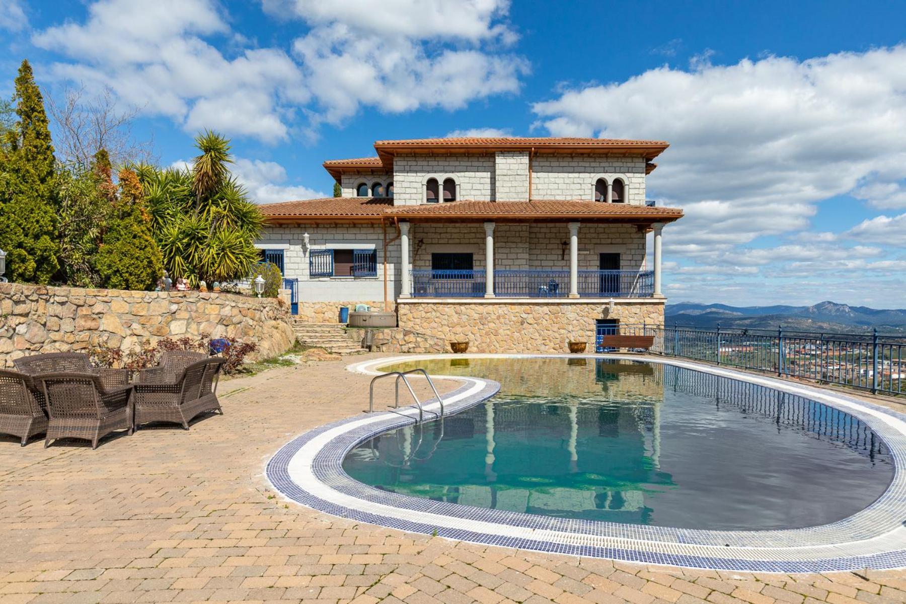 Mansion Con Jacuzzi A 40 Grados, Gran Piscina Y Padel Villa El Tiemblo Eksteriør billede