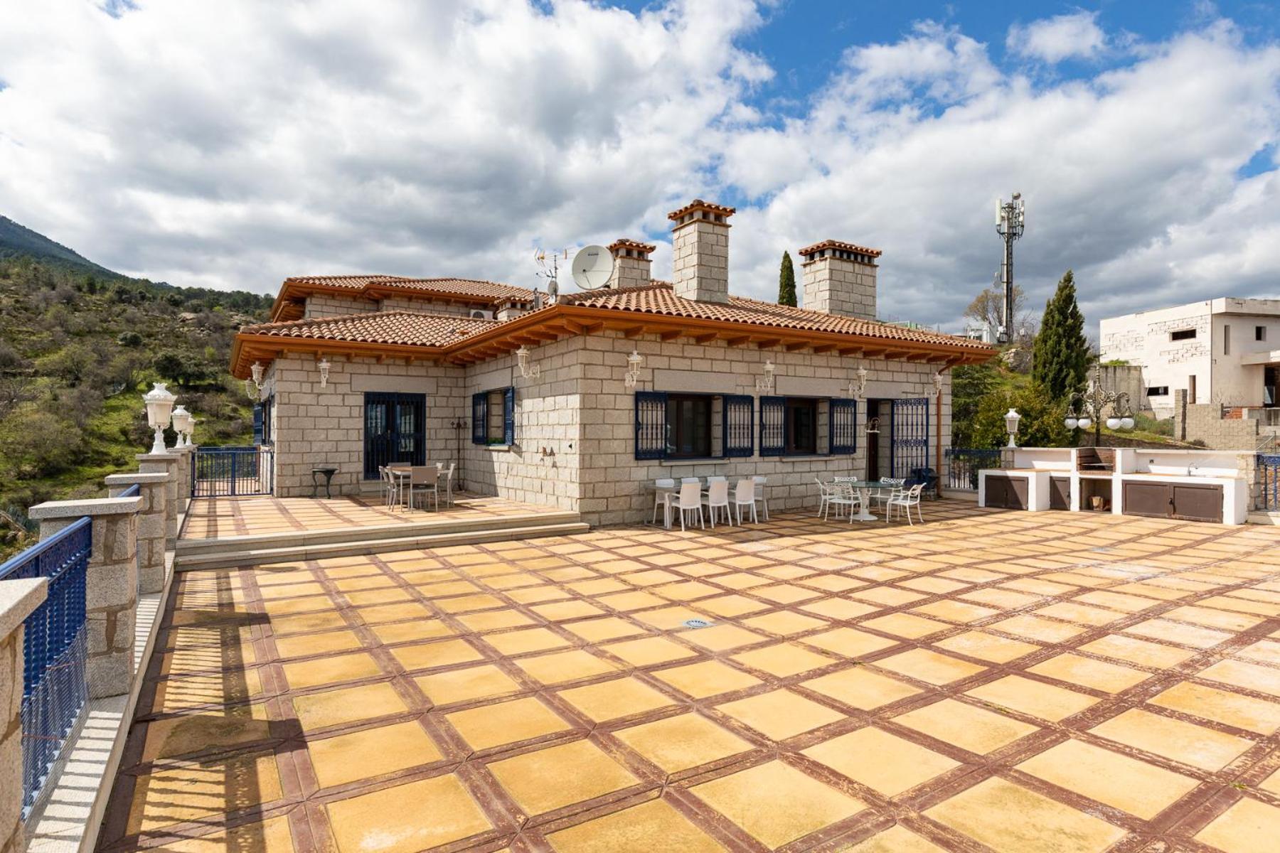 Mansion Con Jacuzzi A 40 Grados, Gran Piscina Y Padel Villa El Tiemblo Eksteriør billede