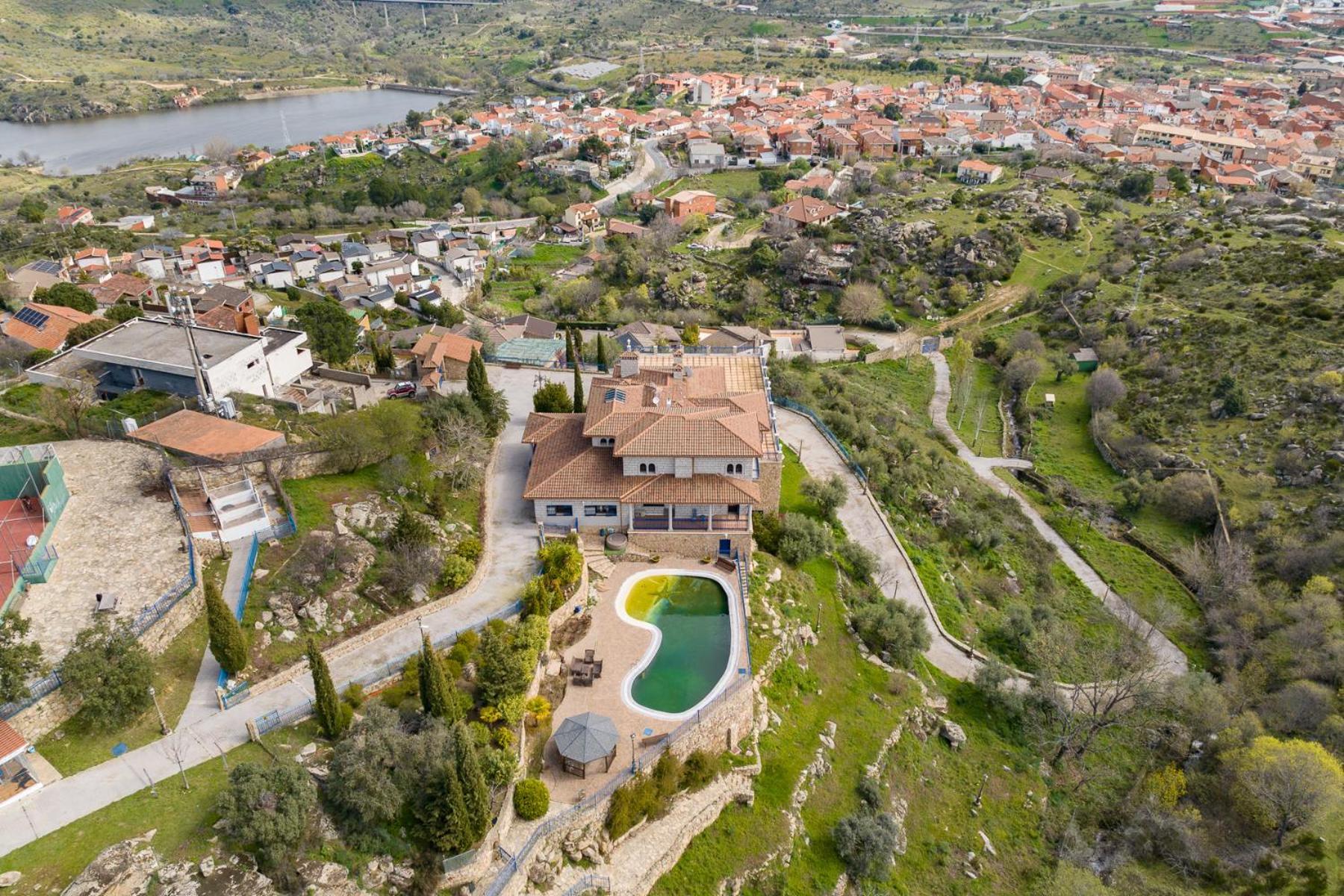 Mansion Con Jacuzzi A 40 Grados, Gran Piscina Y Padel Villa El Tiemblo Eksteriør billede
