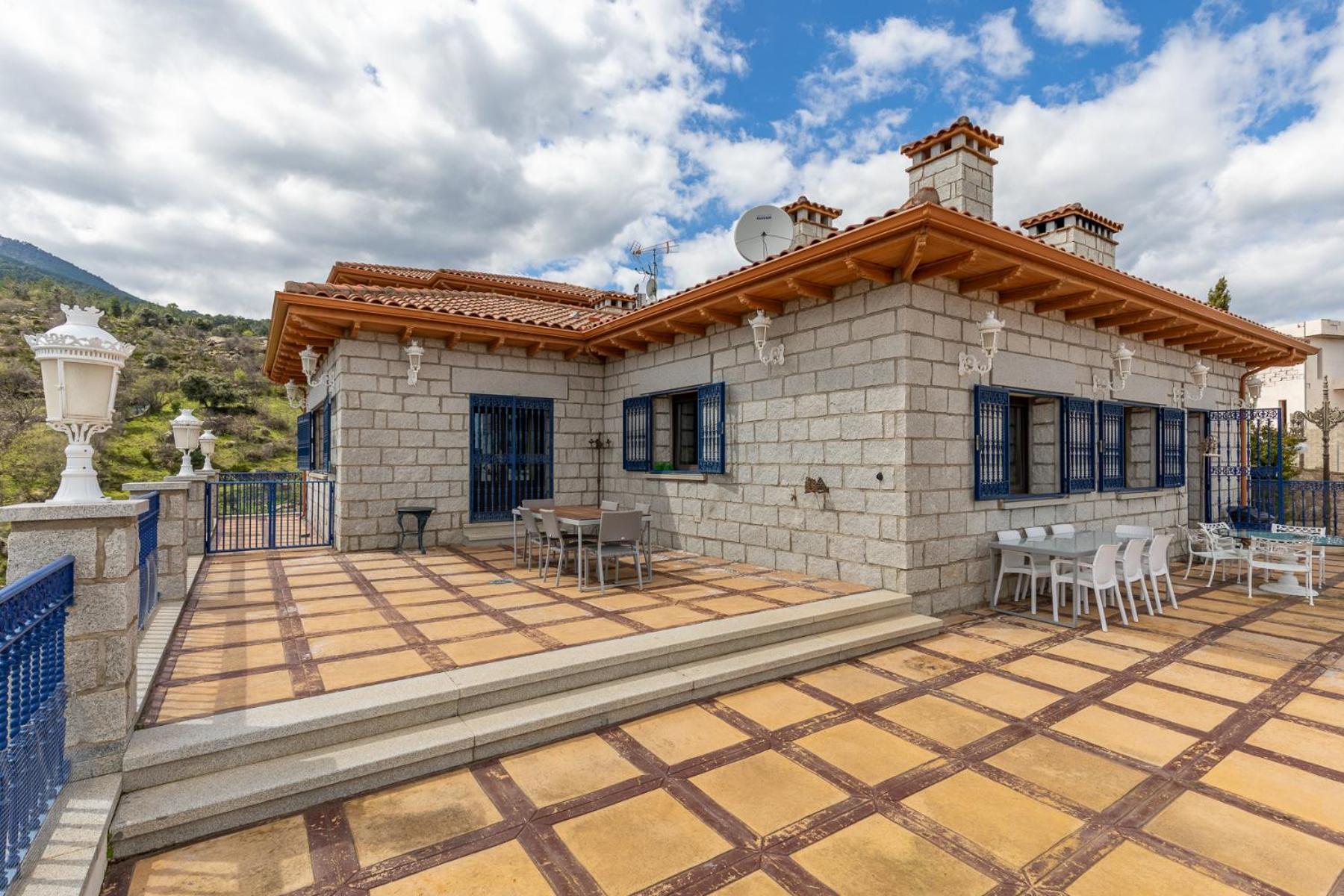 Mansion Con Jacuzzi A 40 Grados, Gran Piscina Y Padel Villa El Tiemblo Eksteriør billede