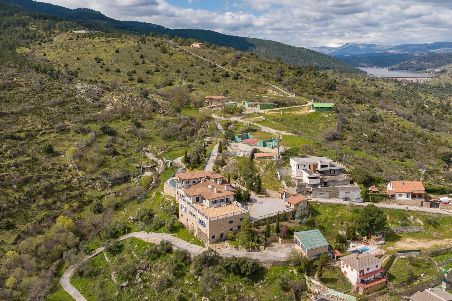 Mansion Con Jacuzzi A 40 Grados, Gran Piscina Y Padel Villa El Tiemblo Eksteriør billede