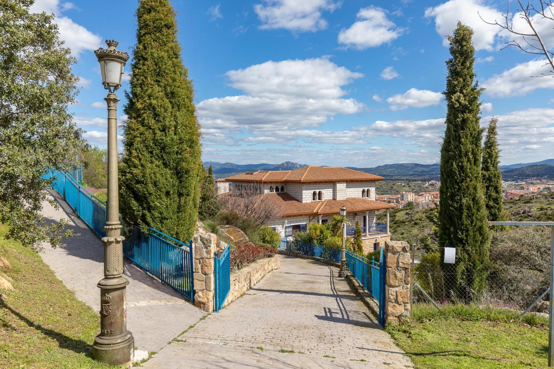 Mansion Con Jacuzzi A 40 Grados, Gran Piscina Y Padel Villa El Tiemblo Eksteriør billede